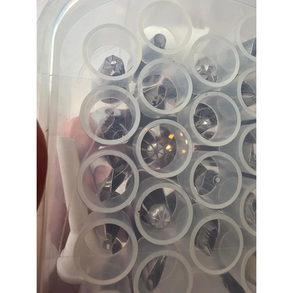 Cake Decorating Set 26 Piping Tips Storage Case and 6 Inch Metal Cooling Rack A2